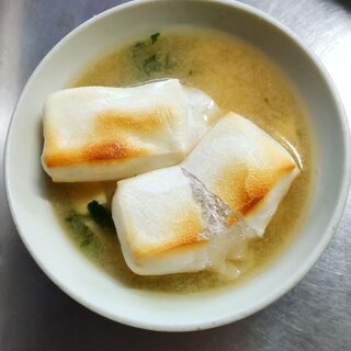 お雑煮（お餅入りの味噌汁）